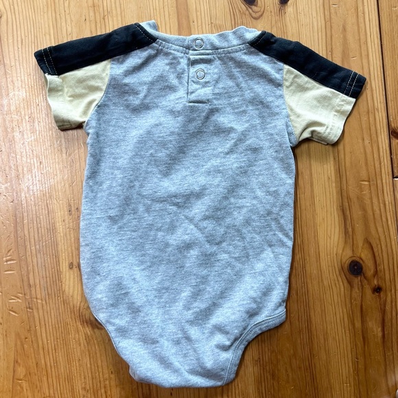 HOCKEY BUNDLE Pittsburgh Penguins bodysuit and pants and more - Picture 2 of 8